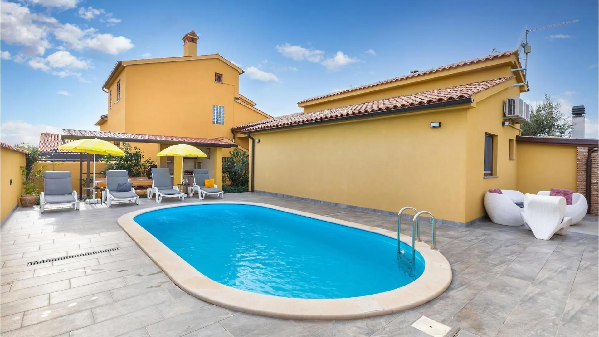 Gorgeous Home In Galizana With Wifi