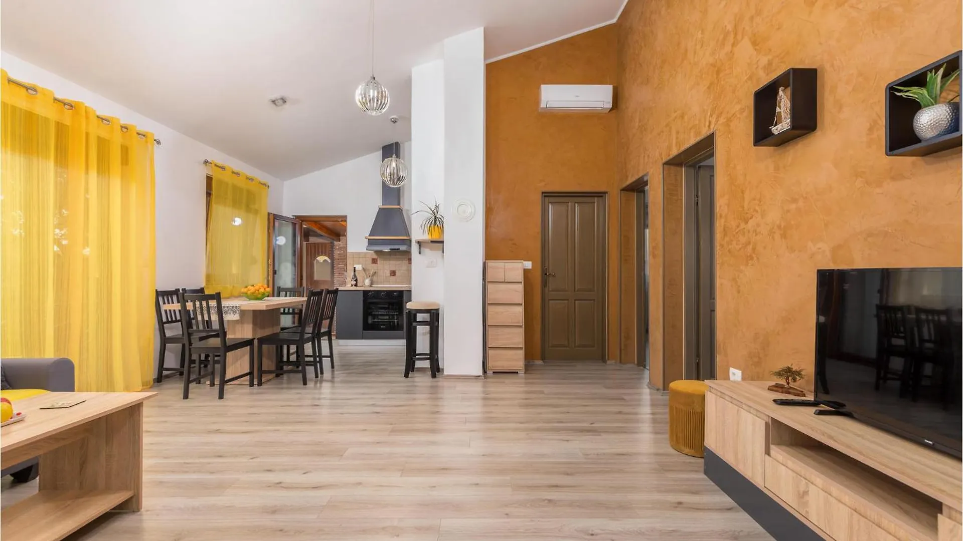 Gorgeous Home In Galizana With Wifi 0*,
